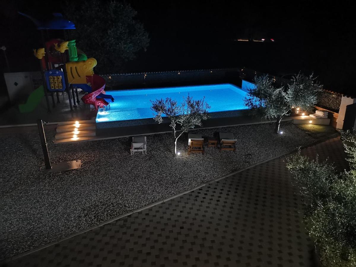 Large Camper In The Olive Grove Hotel Баньоле Екстериор снимка